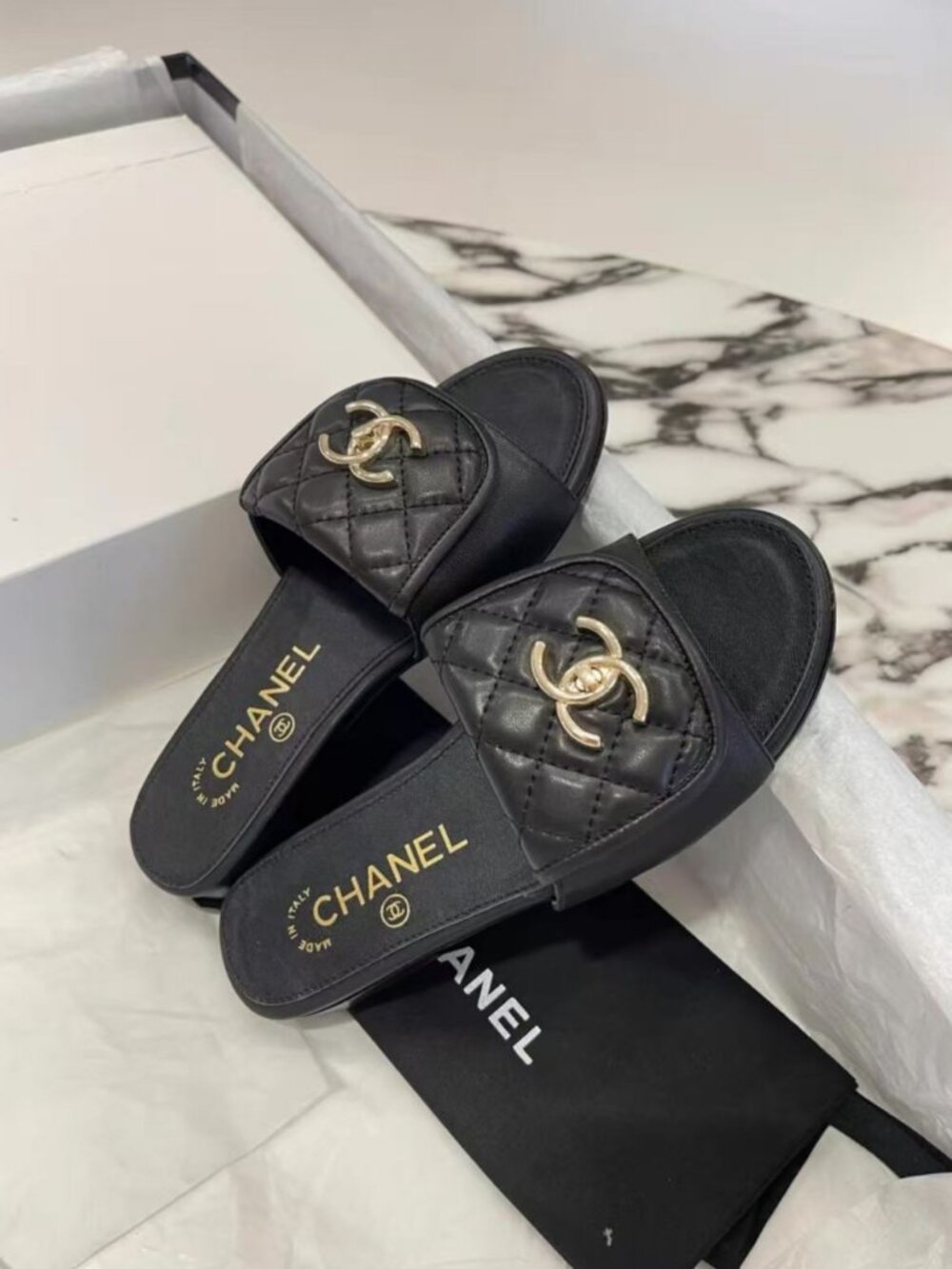 CHANEL Lambskin Diamond Quilt Gold Interlocking CC Flat Mules - Picture 4 of 6